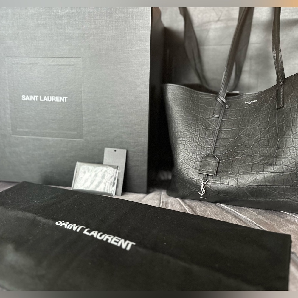 SAINT LAURENT • Shopping bag E/W in embossed crocodile leather CONDITION: USED - Picture 2 of 8